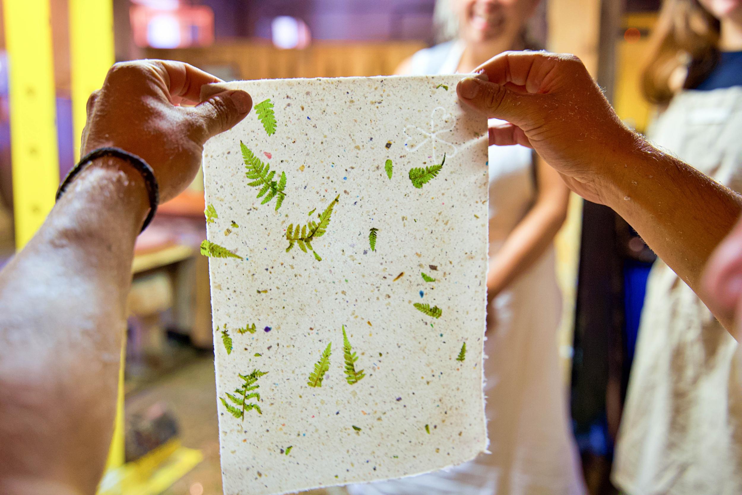 Fabriquez votre papier artisanal sur un jour