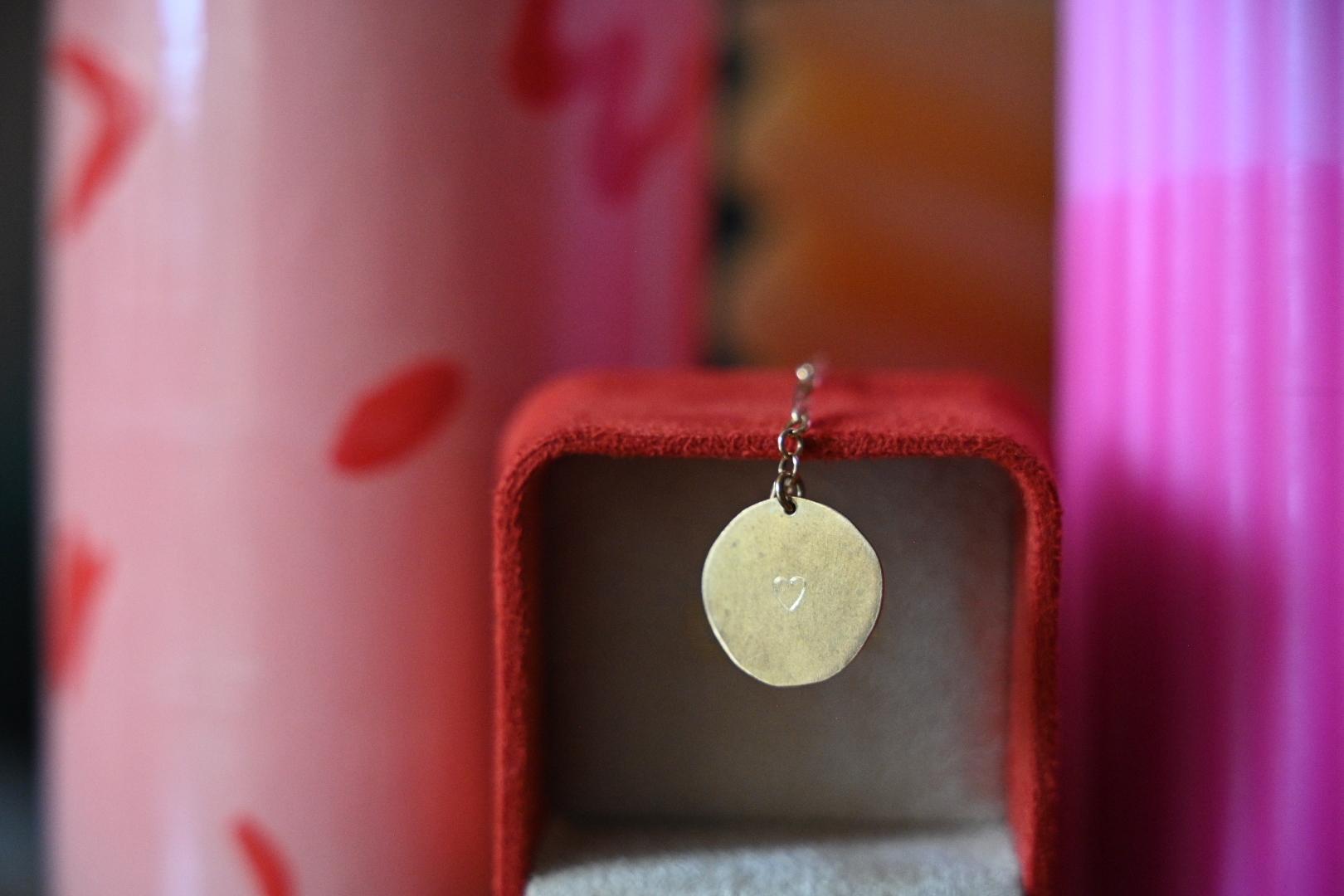 Fabriquez votre médaille gravée avec Estelle - Image n°6 - Wecandoo