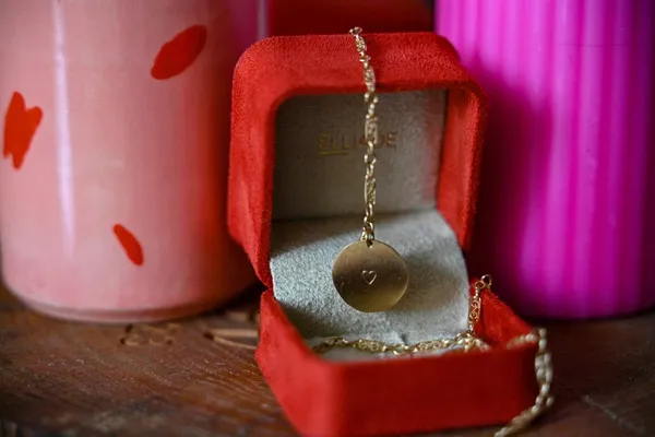 Fabriquez votre médaille gravée avec Estelle - Image n°5 - Wecandoo