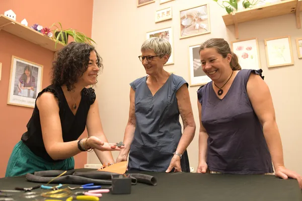 Réalisez votre paire de boucles d'oreilles upcyclées avec Anaïs - Image n°3 - Wecandoo