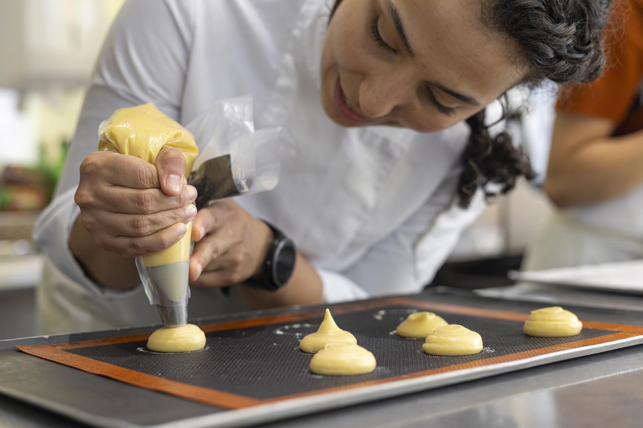 Réalisez un gâteau de saison avec une touche méditerranéenne avec Yasmine - Image n°10 - Wecandoo