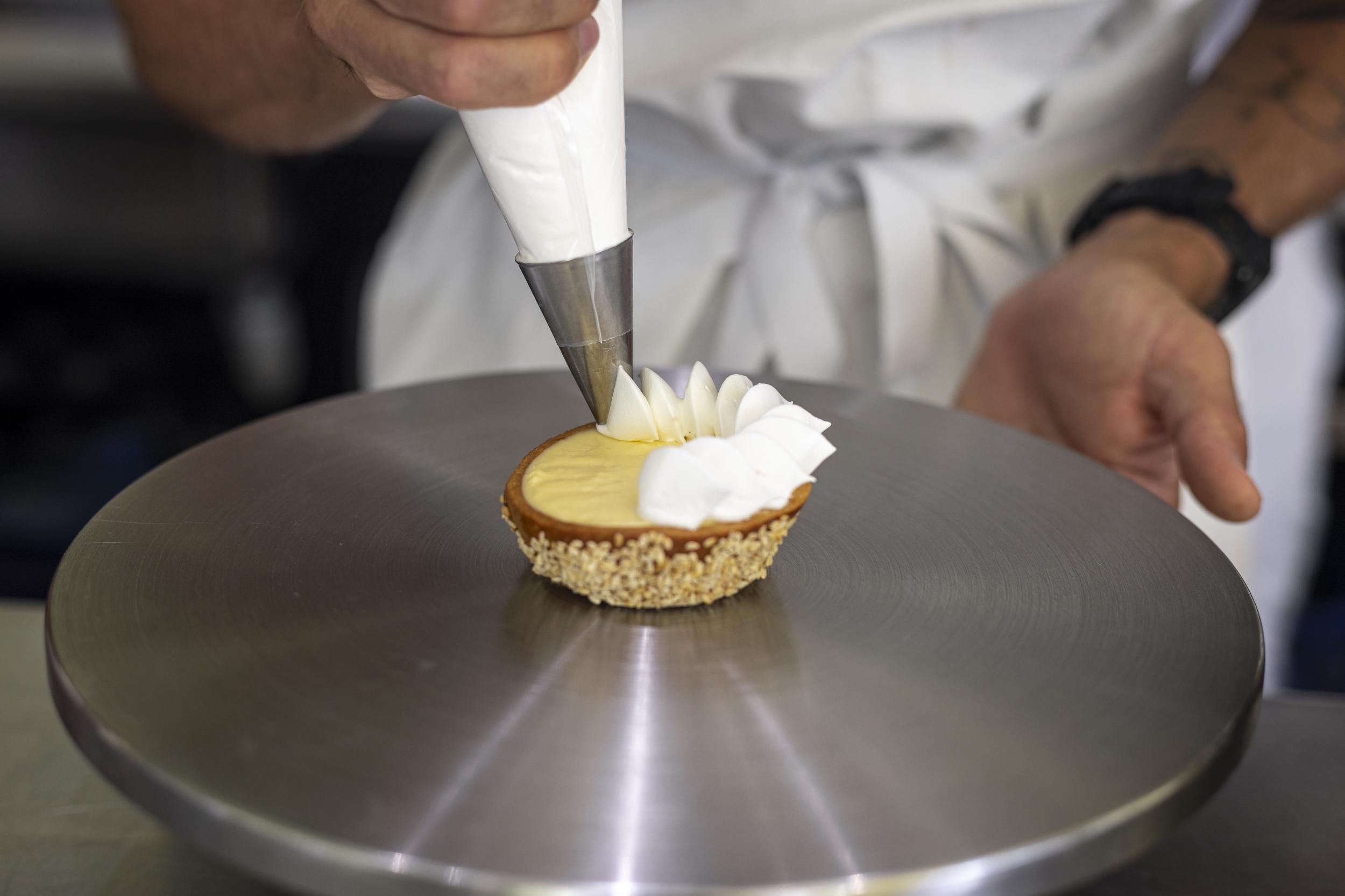 Réalisez un gâteau de saison avec une touche méditerranéenne avec Yasmine - Image n°6 - Wecandoo