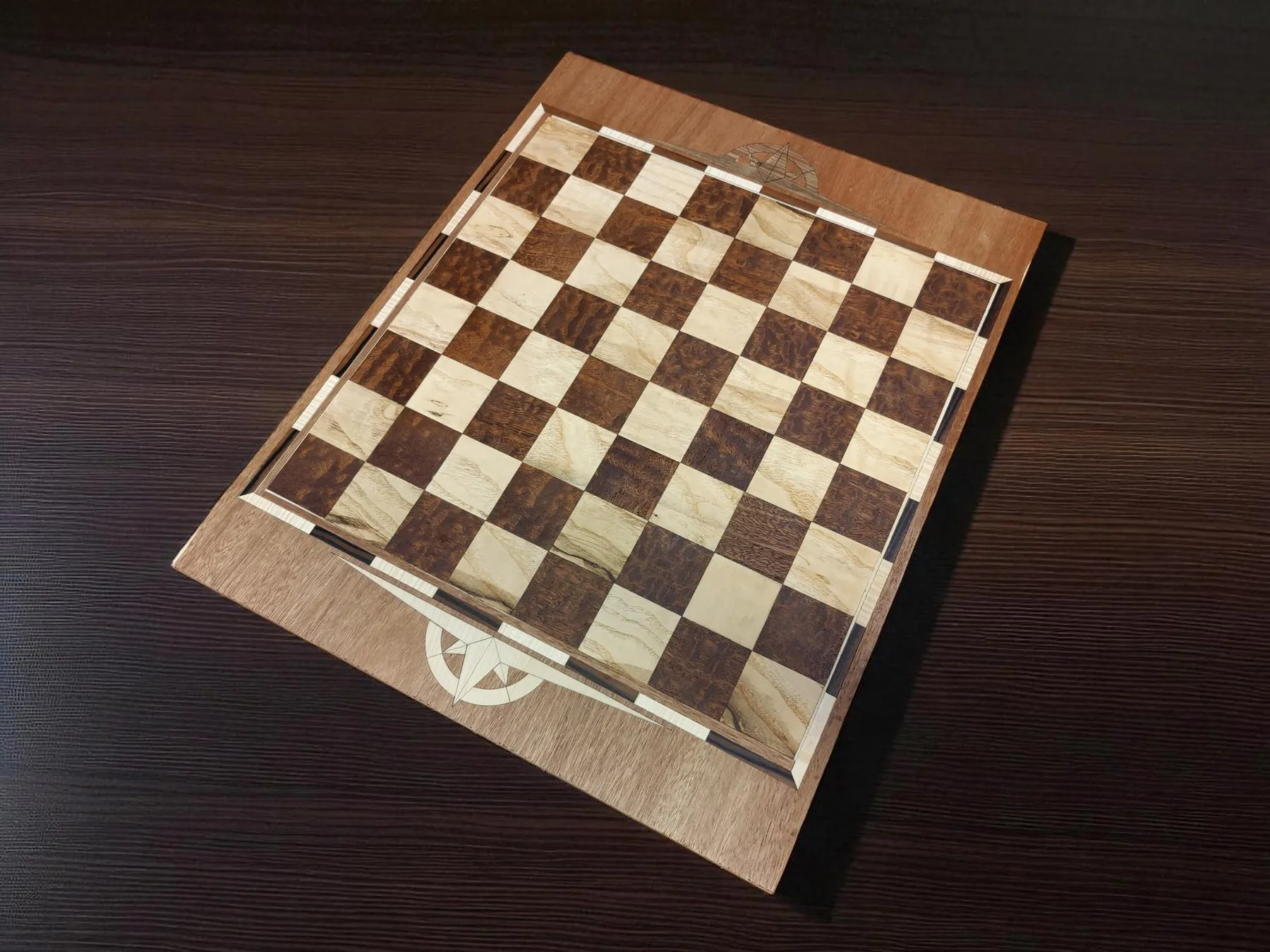 Réalisez votre plateau ou miroir personnalisé en marqueterie - 2J - Image n°3 - Wecandoo