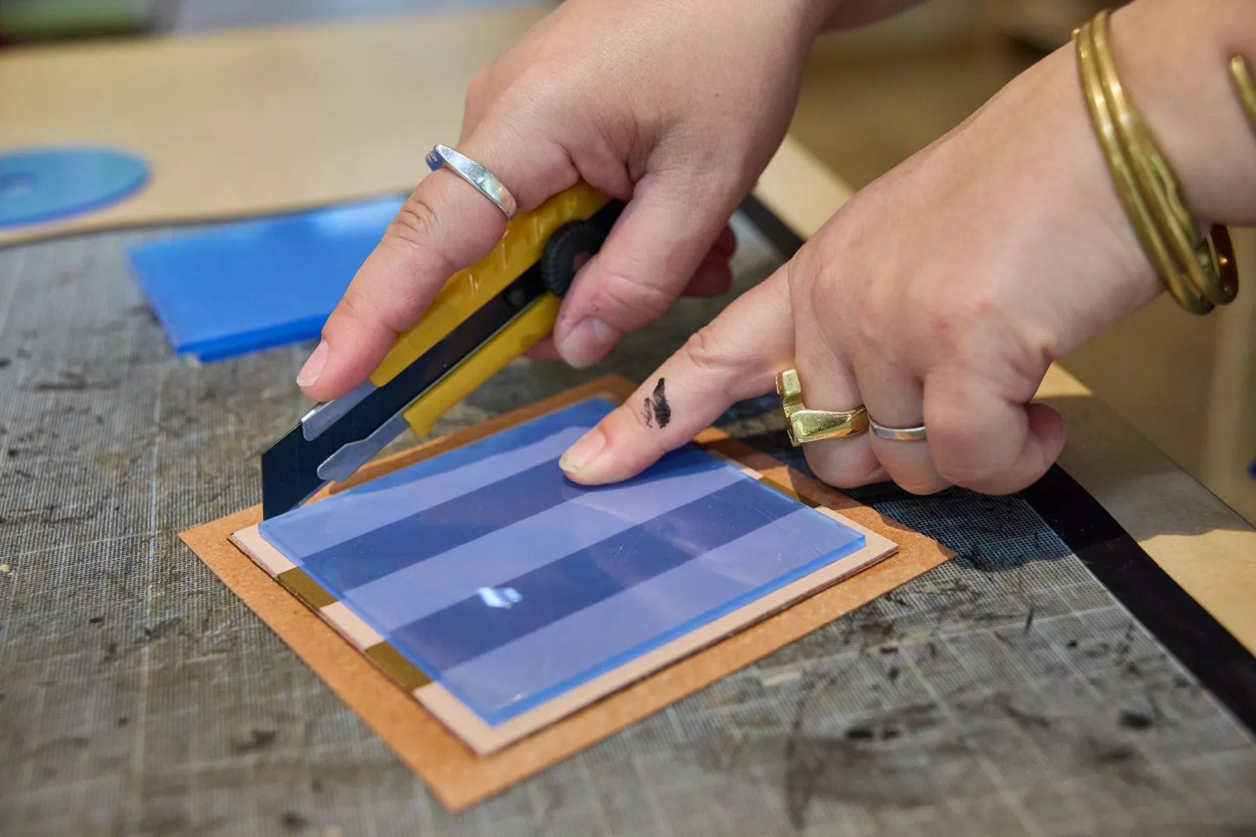 Découvrez la marqueterie de cuir autour d'un apéro avec Aurélie - Image n°4 - Wecandoo