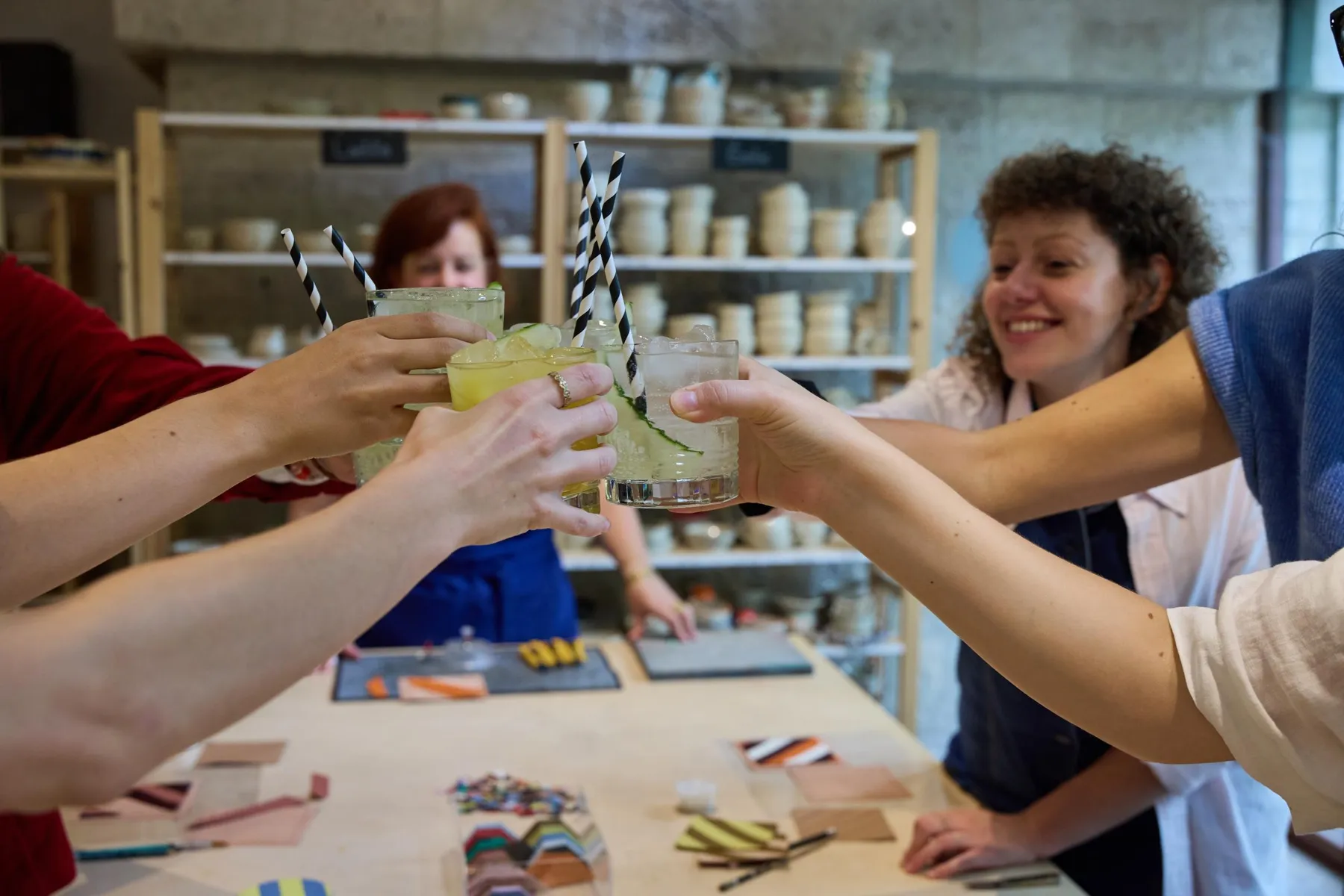 Découvrez la marqueterie de cuir autour d'un apéro avec Aurélie - Image n°3 - Wecandoo