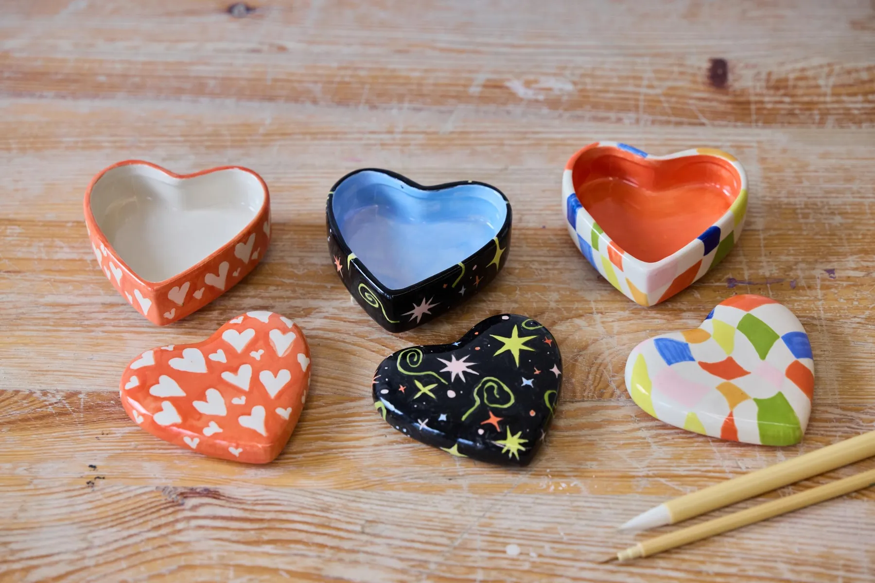 Décorez votre boîte en forme de coeur en céramique avec Amandine - Image n°1 - Wecandoo