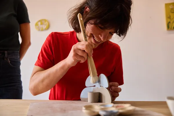 Modelez et décorez votre bougeoir papillon avec Amandine - Image n°5 - Wecandoo