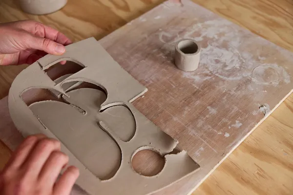 Modelez et décorez votre bougeoir papillon avec Amandine - Image n°2 - Wecandoo