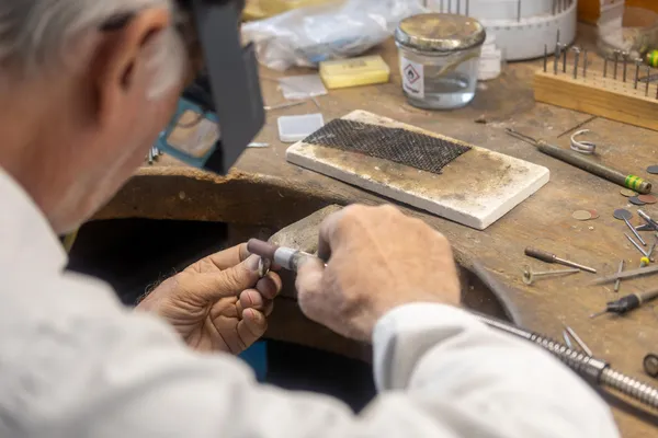 Transformez vos bijoux en or en alliances, en duo avec Dominique - Image n°3 - Wecandoo