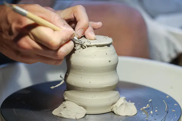 Surprise your team and discover the potter's wheel or modelling with Pierre-Antoine and his team - Image n°2 - Wecandoo