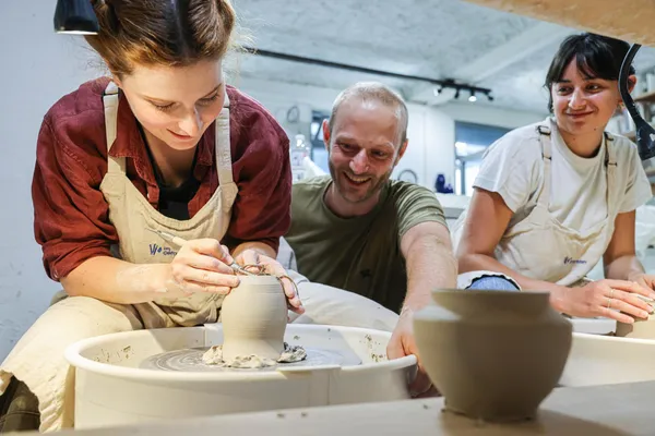 Surprise your team and discover the potter's wheel or modelling with Pierre-Antoine and his team - Image n°1 - Wecandoo