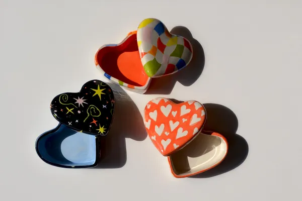 Décorez votre boîte en forme de coeur en céramique à Paris