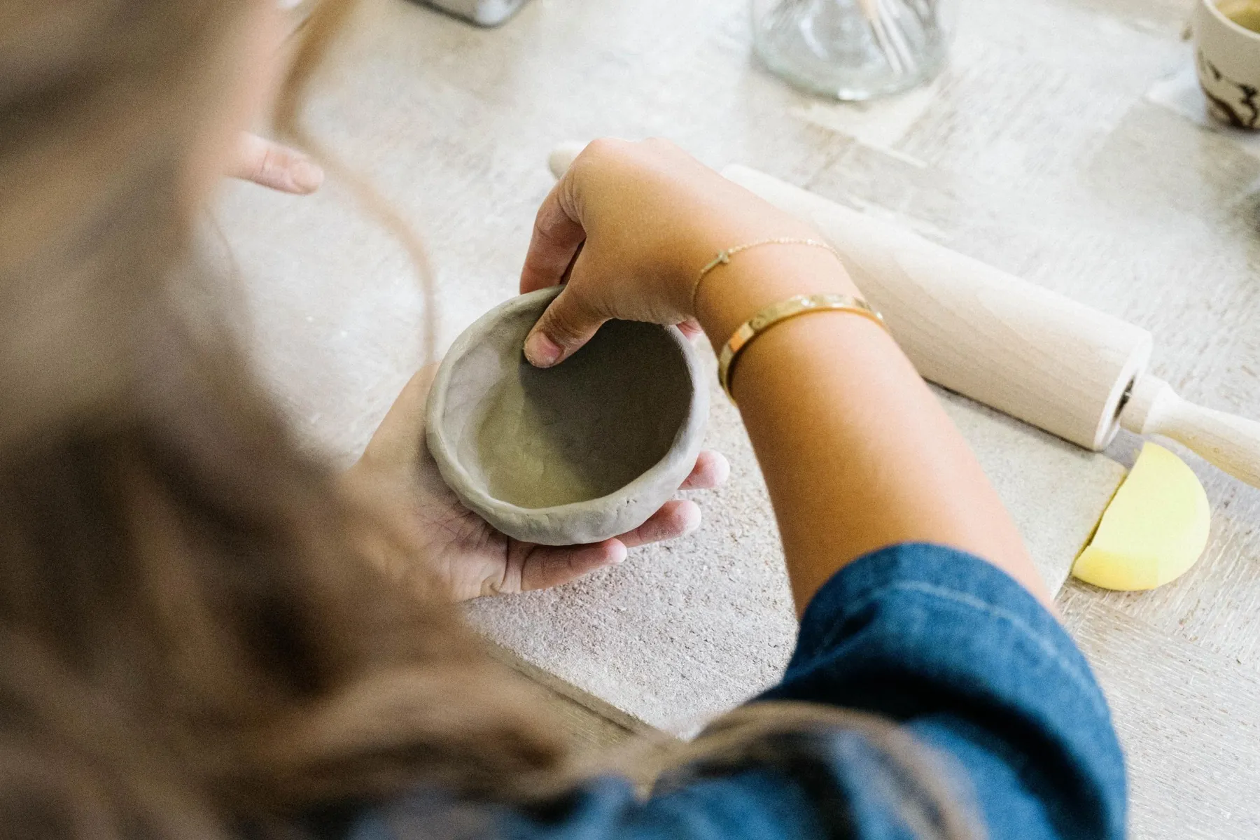 Design and decorate your ceramic mug with Charlotte - Image n°1 - Wecandoo