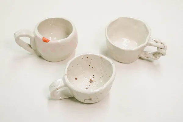 Modelez et décorez votre mug en céramique