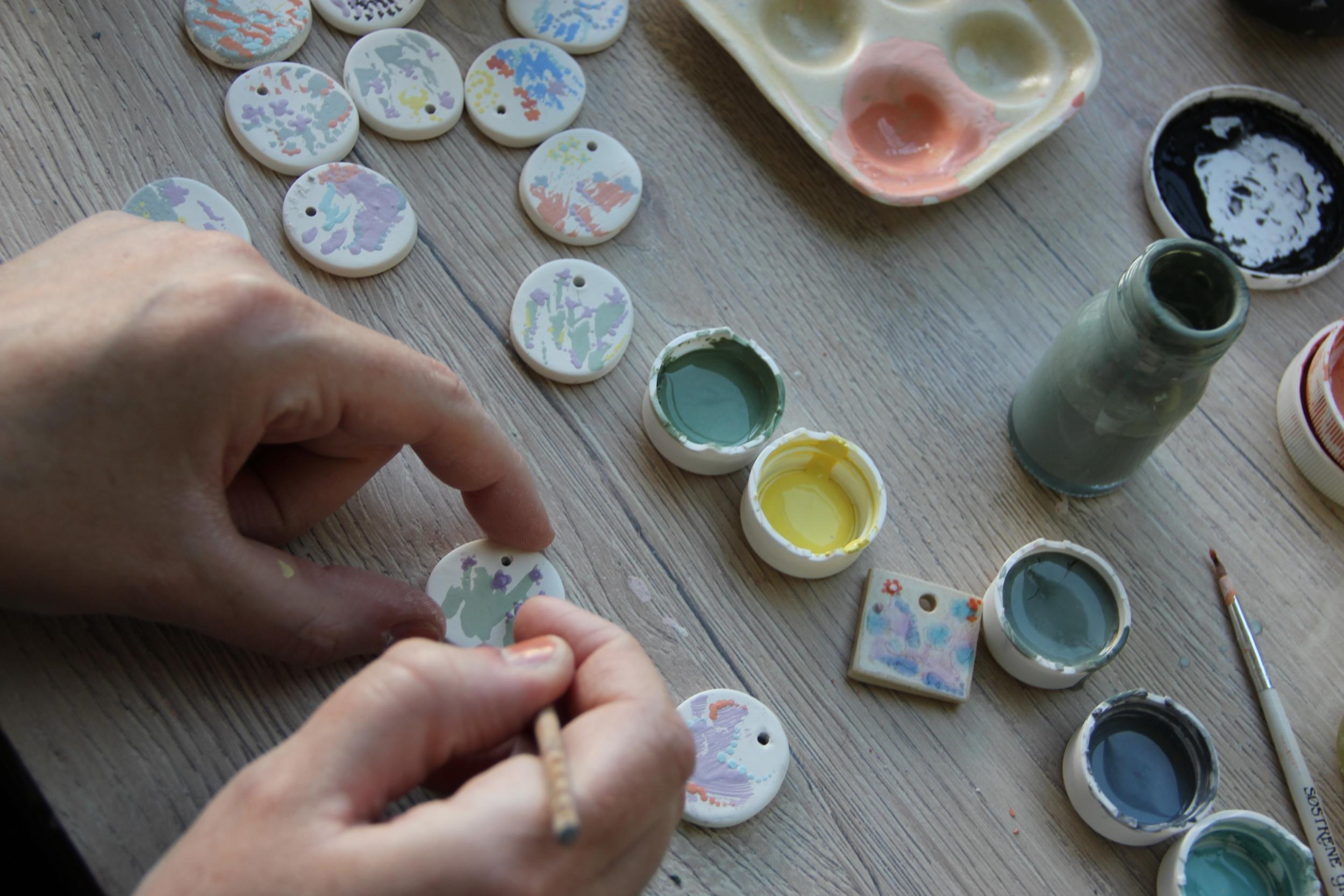 Modelez votre vase ou votre photophore en porcelaine papier avec Clarisse - Image n°2 - Wecandoo