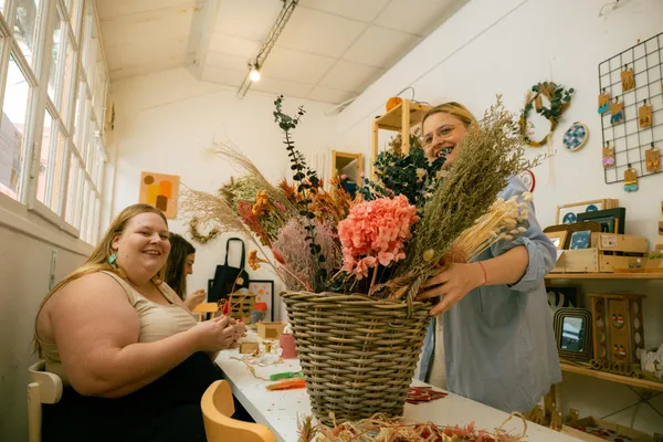 Confectionnez votre bouquet de fleurs séchées avec Laurence, à Strasbourg - Image n°4 - Wecandoo