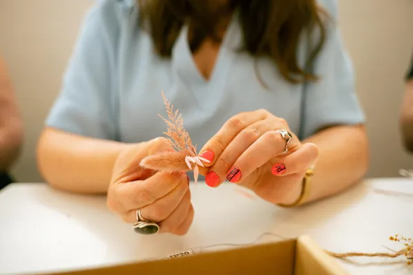 Confectionnez votre guirlande de fleurs séchées avec Laurence, à Strasbourg - Image n°3 - Wecandoo