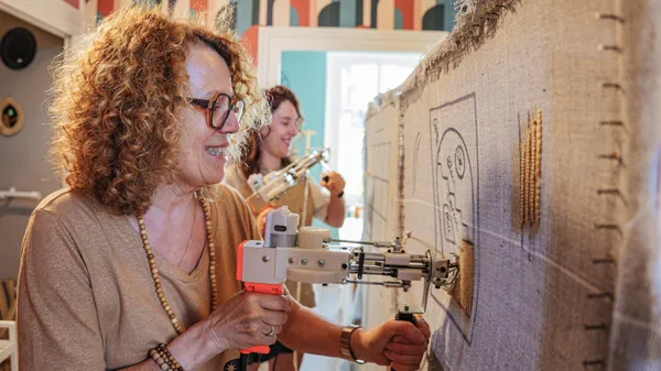 Réalisez votre petit tapis en tufting avec Lola - Image n°2 - Wecandoo