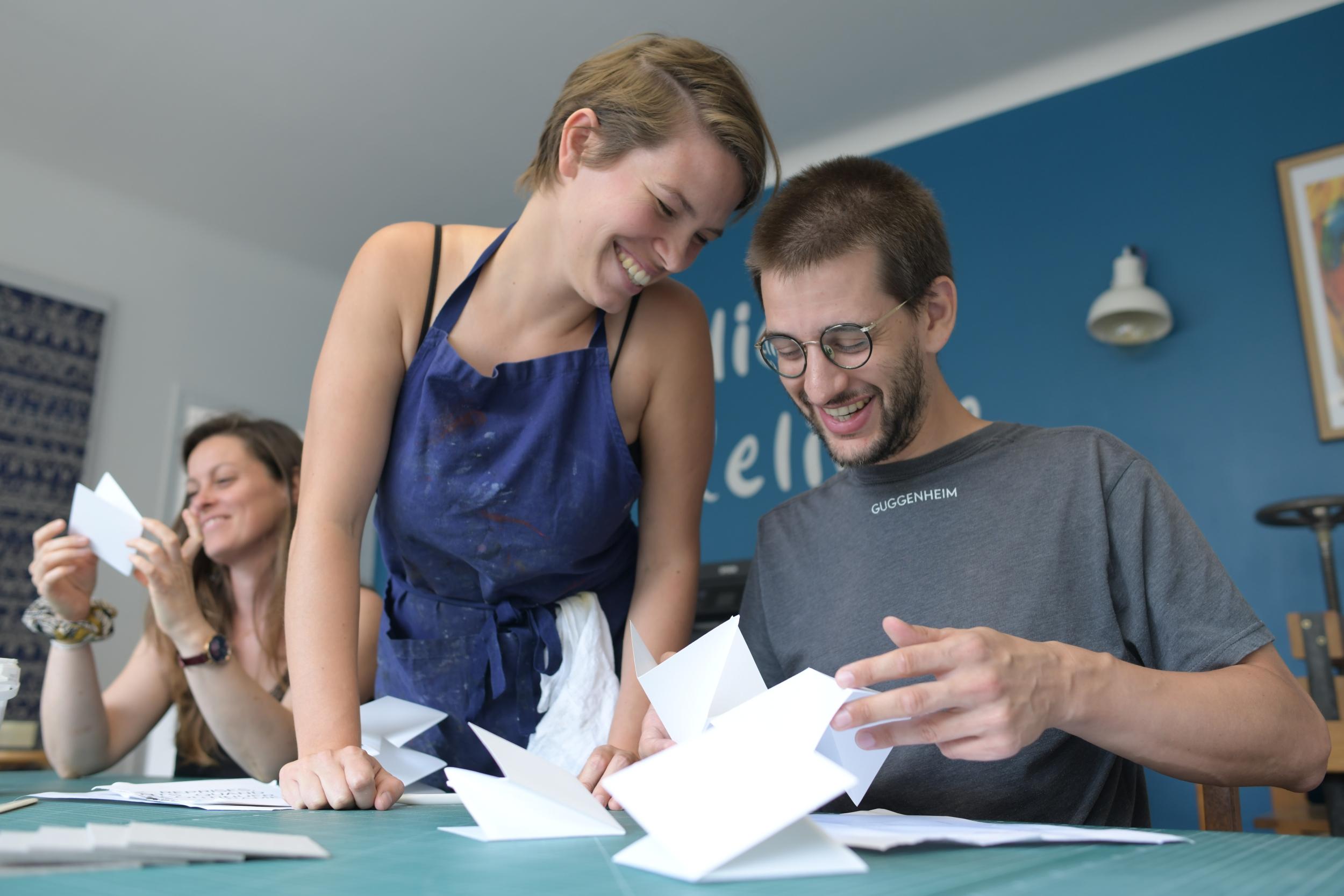 Fabriquez votre carnet pliant origami en duo avec votre enfant accompagnés par Chloé - Image n°8 - Wecandoo