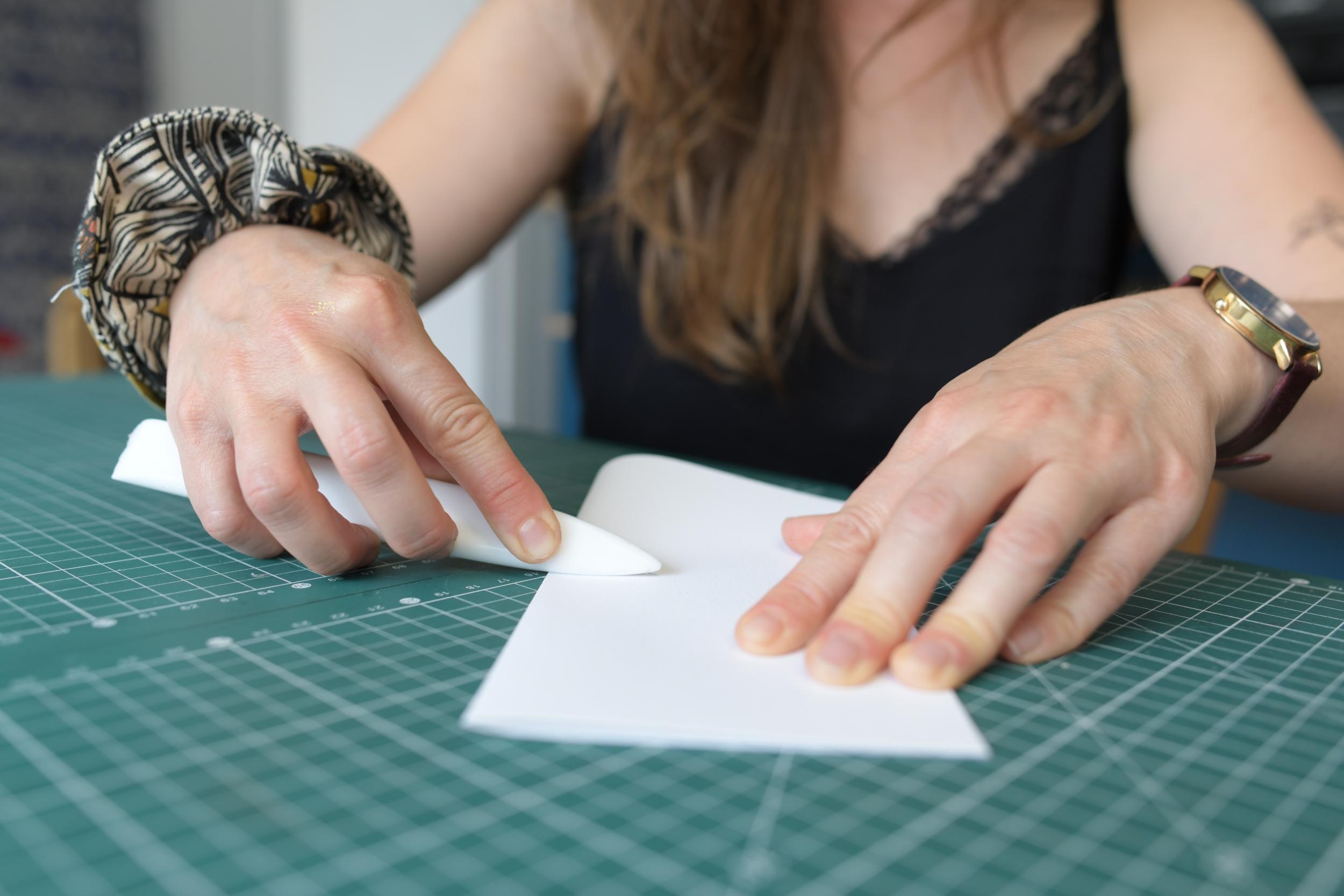 Fabriquez votre carnet pliant origami en duo avec votre enfant accompagnés par Chloé - Image n°10 - Wecandoo