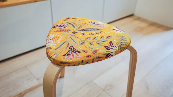 Tapissez votre tabouret - Image n°3 - Wecandoo