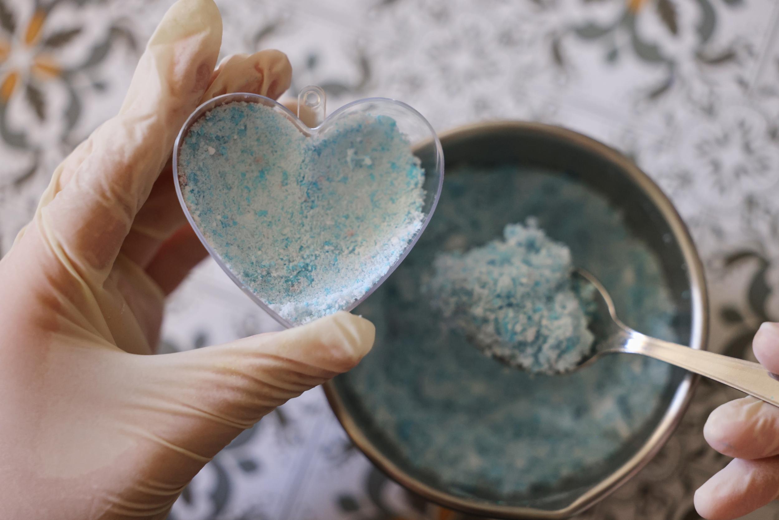 Créez vos bombes de bain et huiles pailletées en duo avec votre enfant accompagnés par Cécile - Image n°6 - Wecandoo