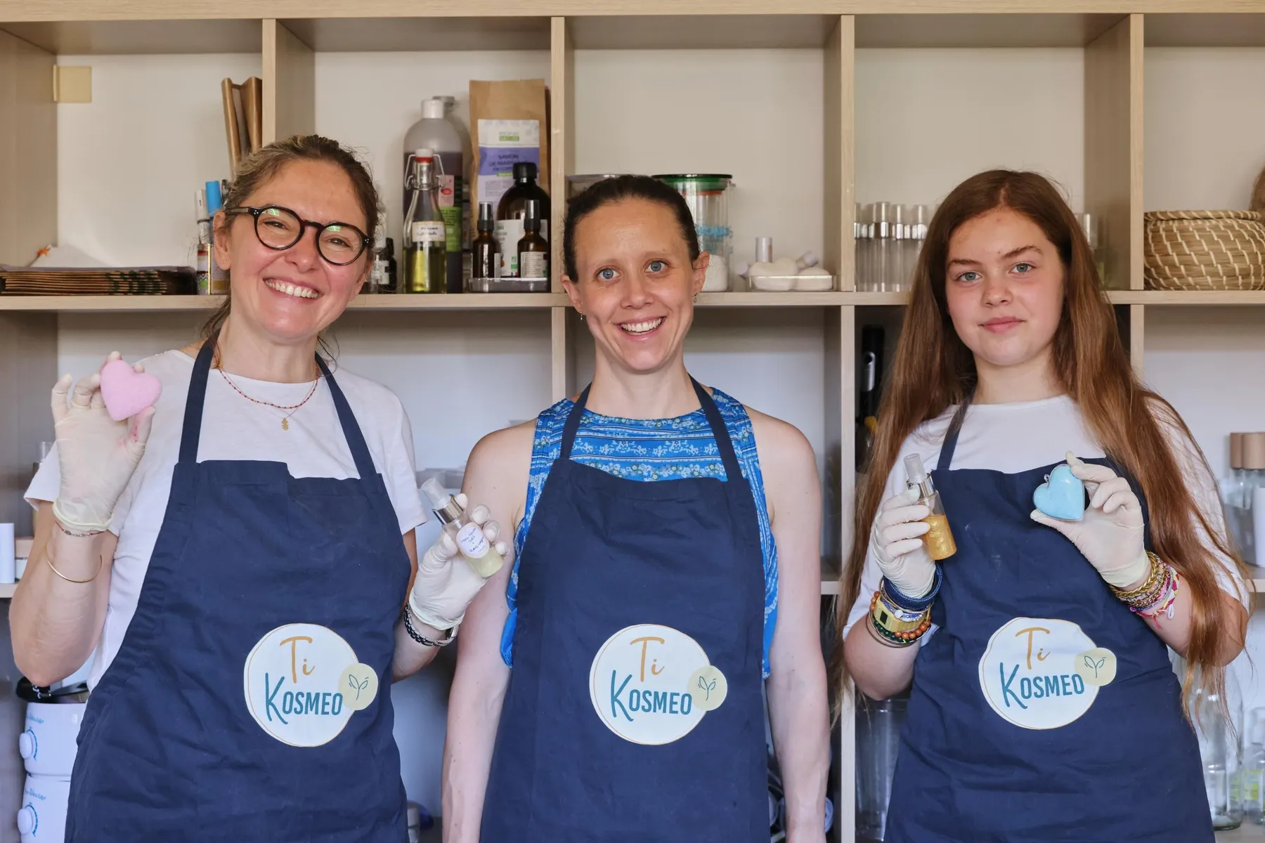 Créez vos bombes de bain et huiles pailletées en duo avec votre enfant accompagnés par Cécile - Image n°3 - Wecandoo