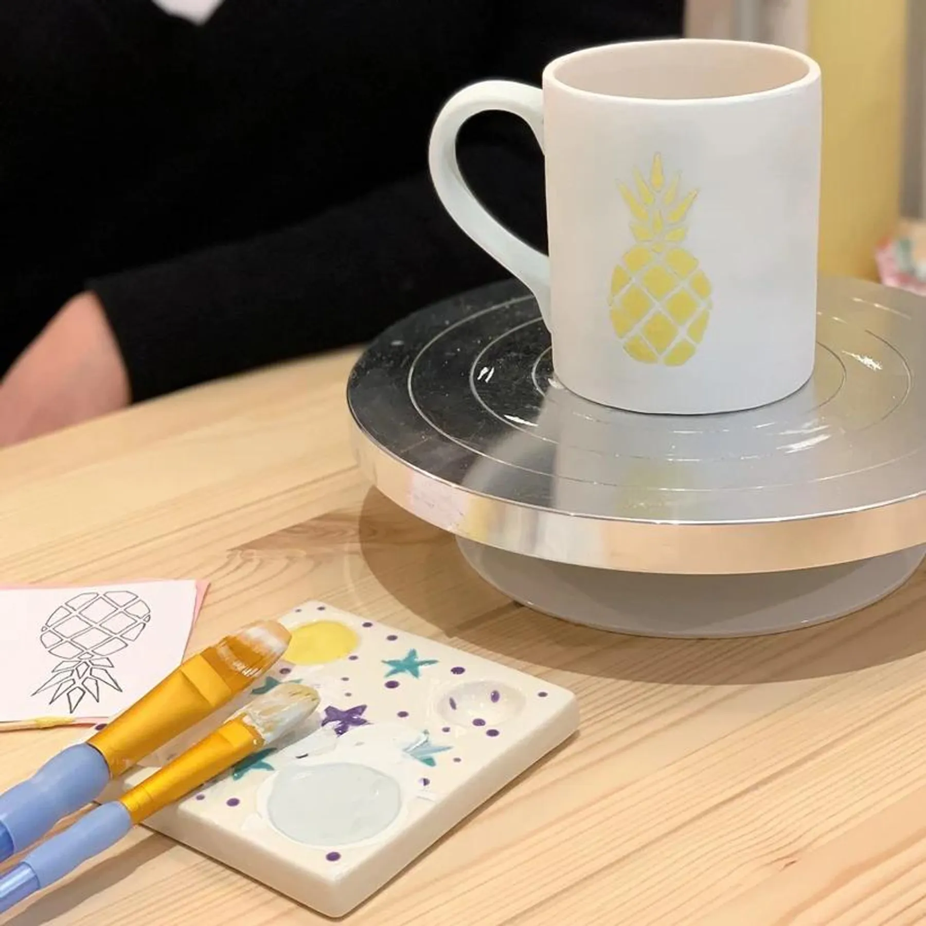 Décorez votre pièce en céramique autour d'un goûter avec Cédric - Image n°5 - Wecandoo