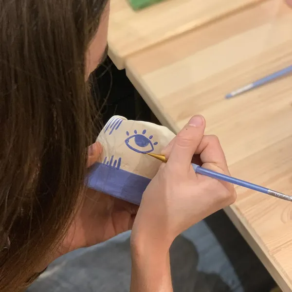 Découvrez la décoration sur céramique autour d'un petit-déjeuner avec Laurine - Image n°3 - Wecandoo