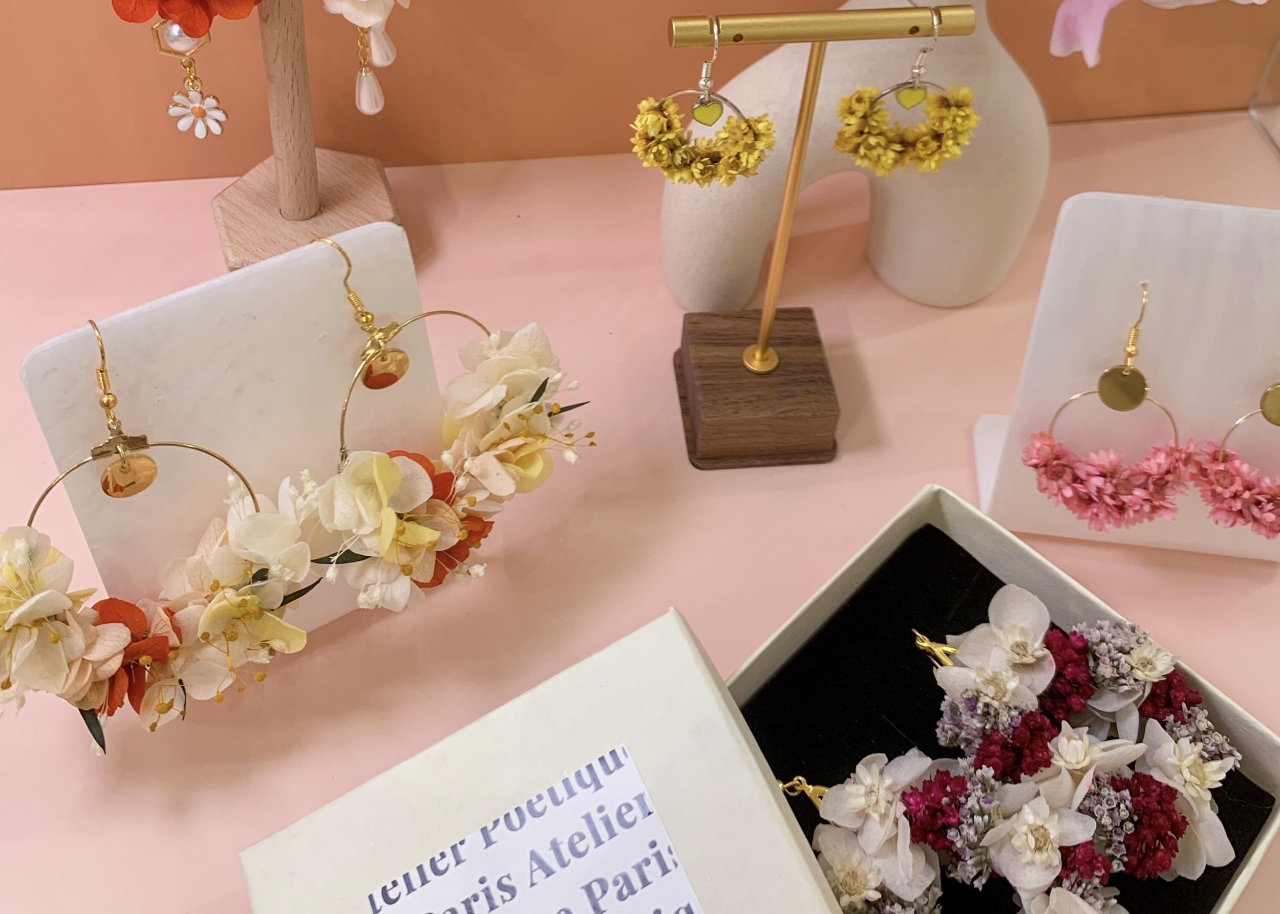 Créez vos boucles d'oreilles en fleurs stabilisées avec Mimi - Image n°7 - Wecandoo