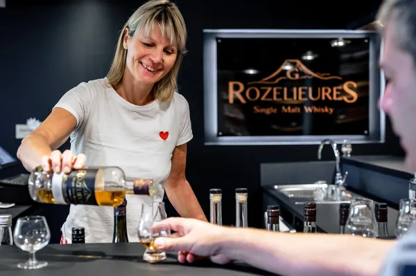 Visitez une distillerie et dégustez du whisky avec Sabine, Maxime ou Vincent - Image n°3 - Wecandoo