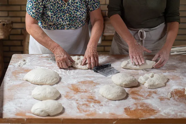 Entrez dans la peau d'un paysan boulanger le temps d'une journée avec Aline - Image n°2 - Wecandoo