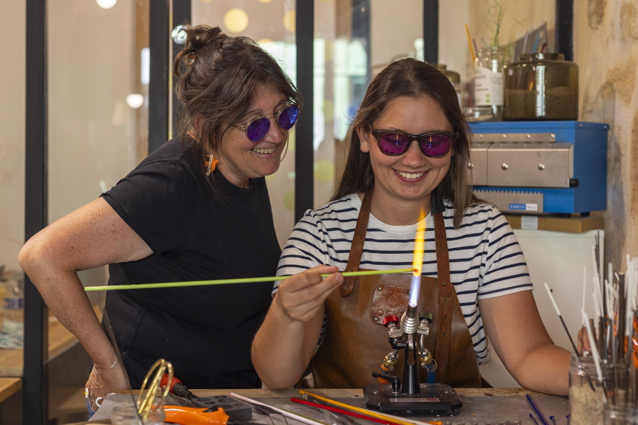 Fabriquez vos pique-fleurs en verre avec Armelle, à Bordeaux - Image n°3 - Wecandoo