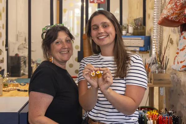 Fabriquez vos boucles d'oreilles en verre avec Armelle, à Bordeaux - Image n°4 - Wecandoo