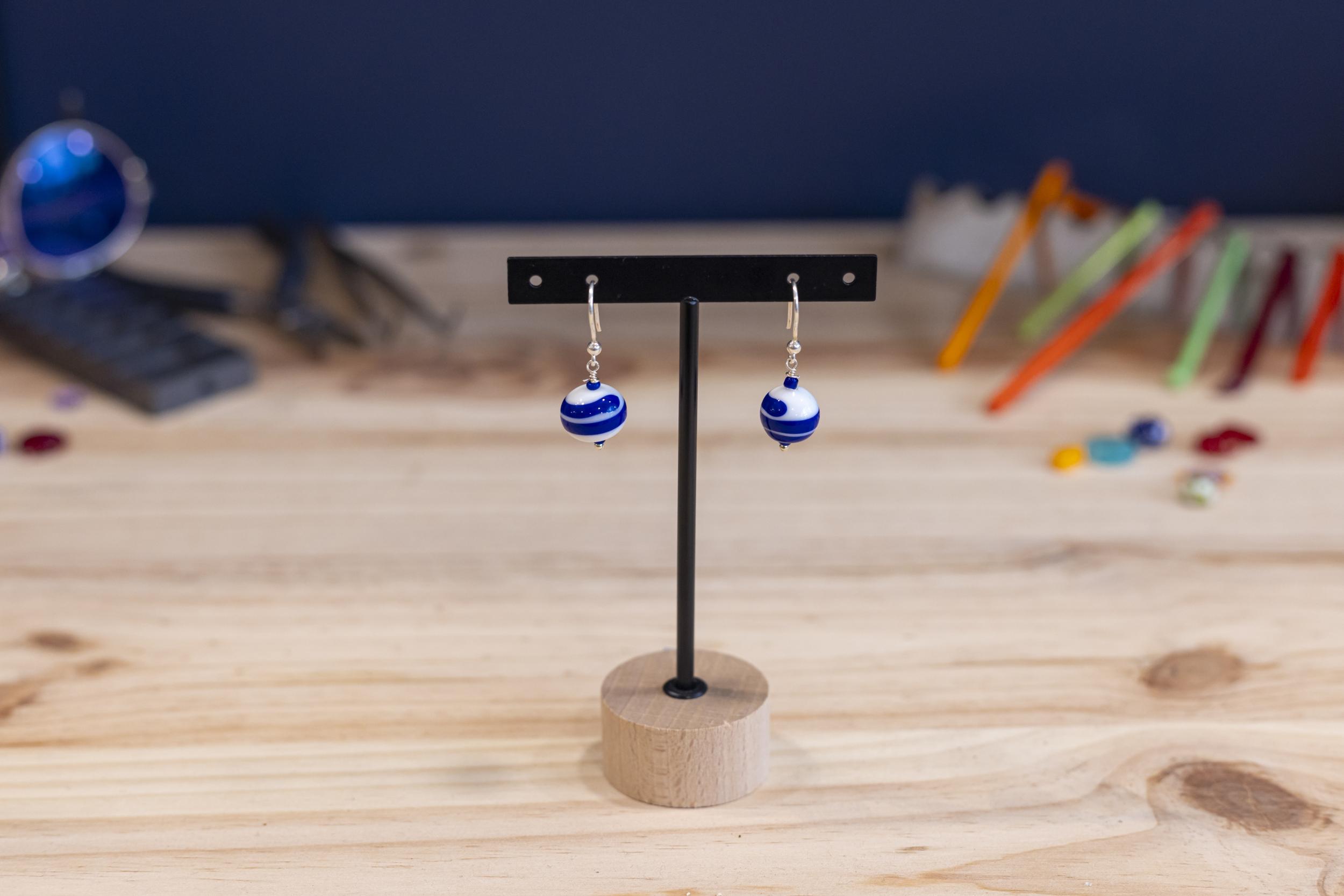 Fabriquez vos boucles d'oreilles en verre