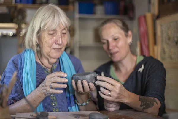 Modelez votre pichet animalier en colombin avec Gaëlle - Image n°3 - Wecandoo