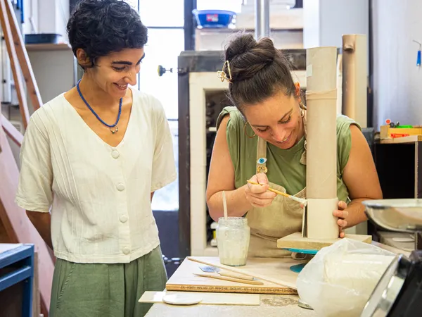 Modelez votre vase en porcelaine avec Esther, à Lyon - Image n°3 - Wecandoo