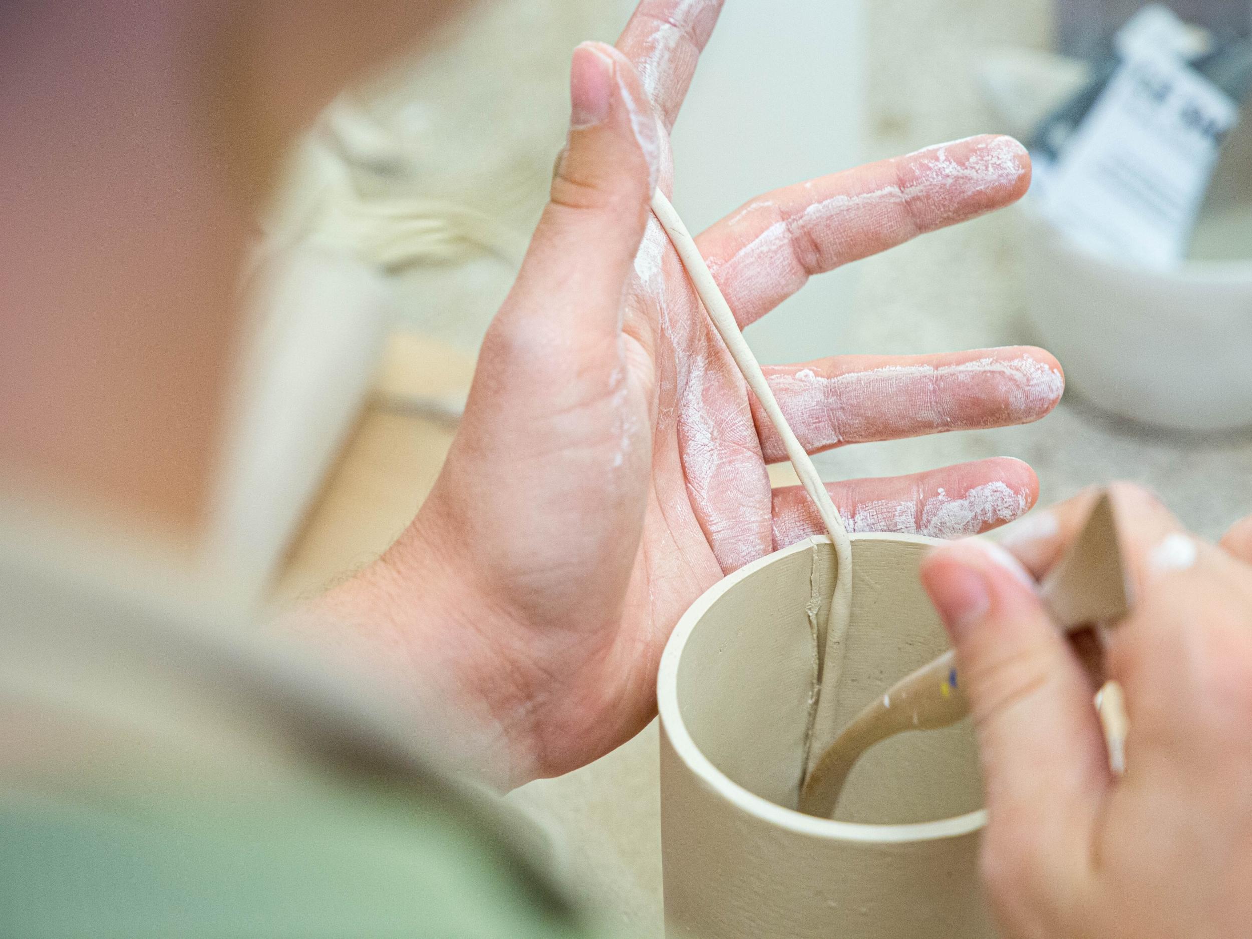 Modelez votre vase en porcelaine avec Esther, à Lyon - Image n°11 - Wecandoo