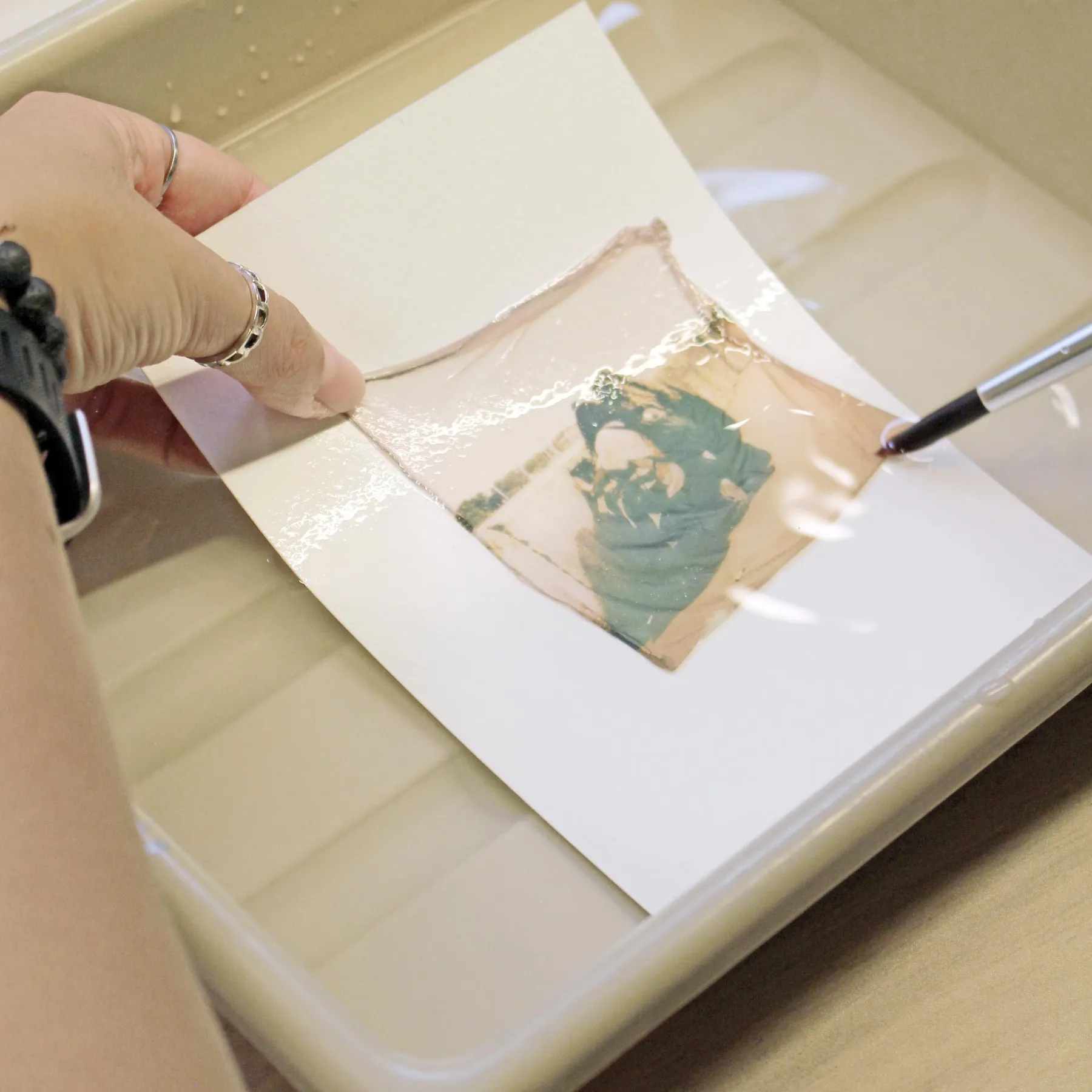 Découvrez une autre facette du Polaroid par l'émulsion lift avec Élodie - Image n°3 - Wecandoo