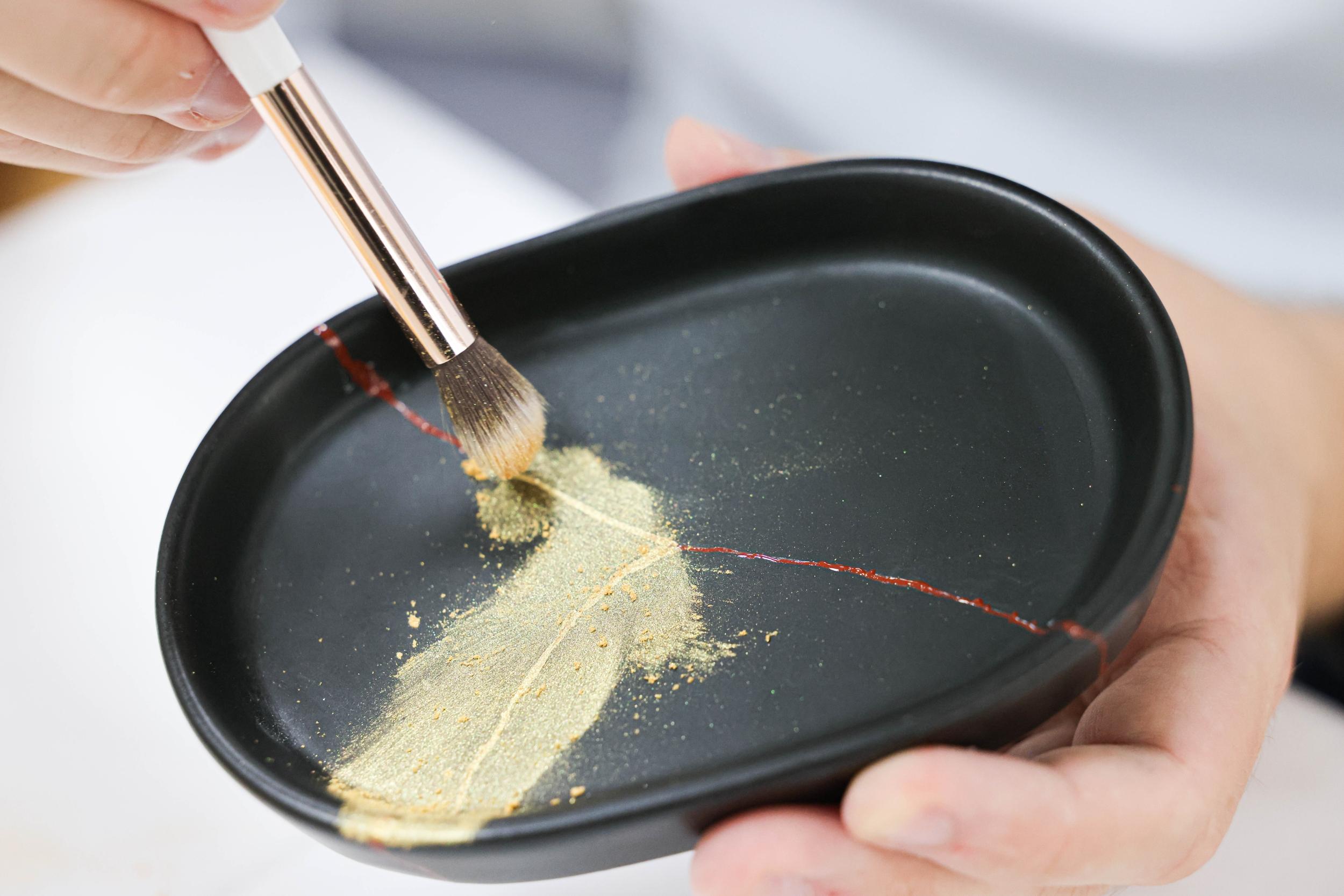 Découvrez le savoir-faire ancestral du kintsugi lors de quatre sessions avec Chloé - Image n°6 - Wecandoo