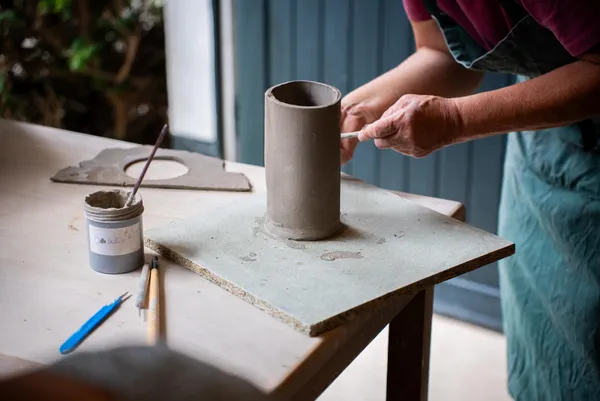 Réalisez un vase en duo avec votre enfant, accompagnés par Mathilde - Image n°4 - Wecandoo
