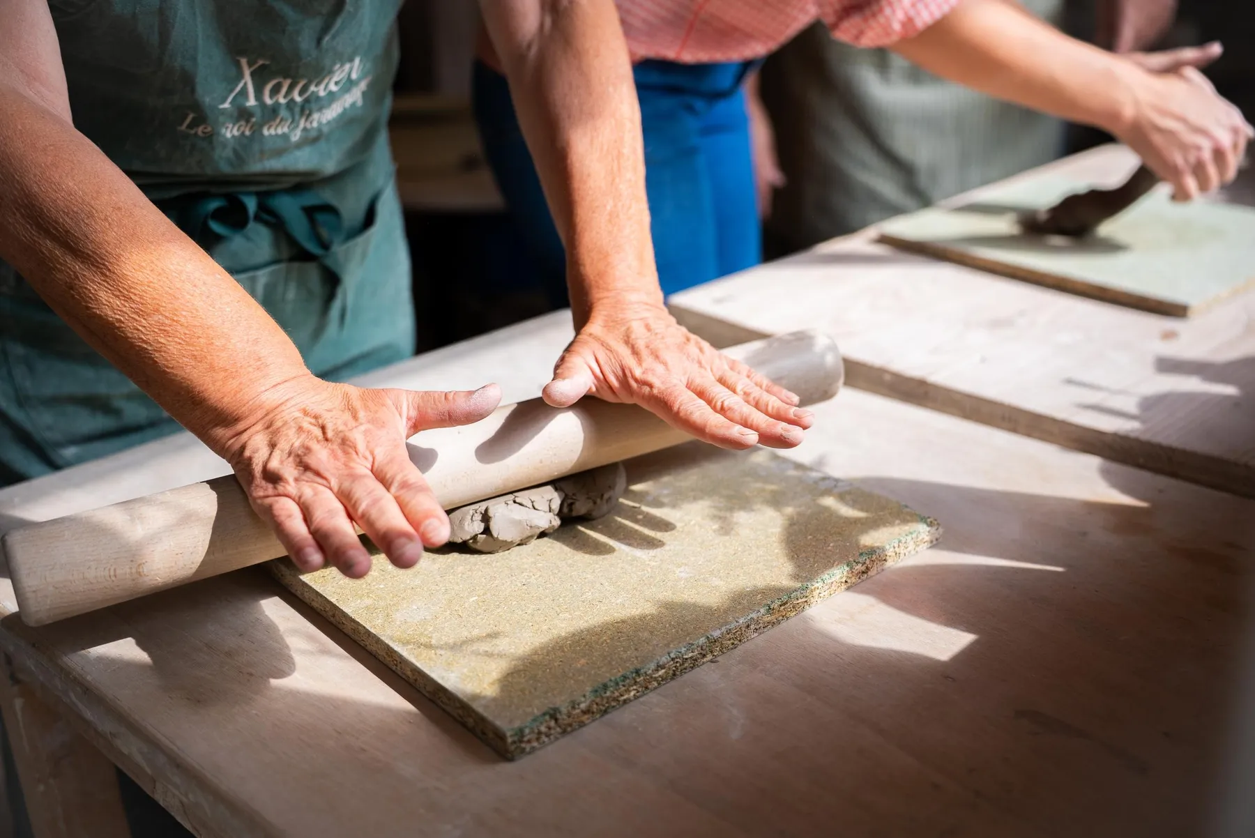 Réalisez un vase en duo avec votre enfant, accompagnés par Mathilde - Afbeelding nr. 2 - Wecandoo