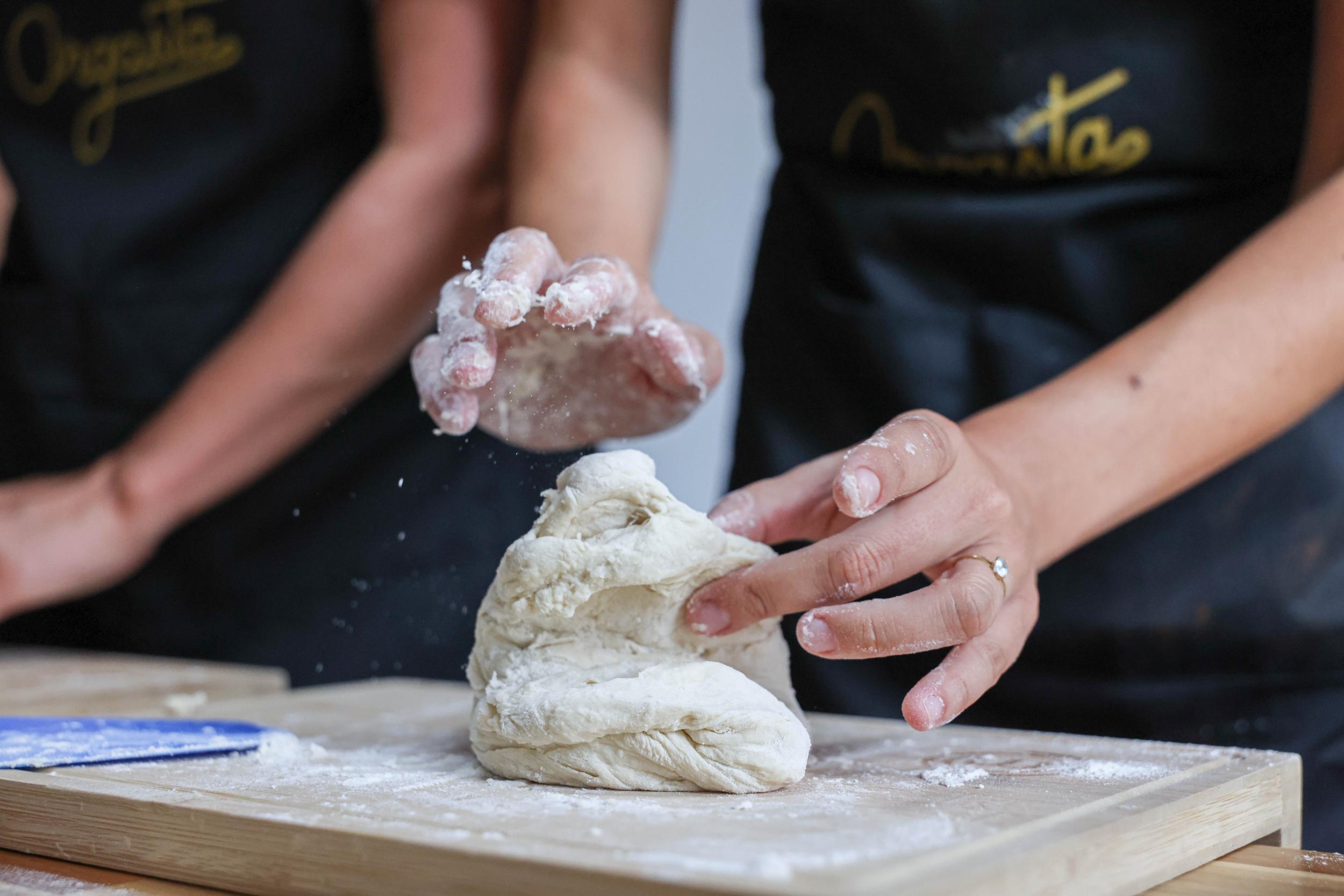 Réunissez votre équipe et réalisez votre authentique pizza napolitaine dans le Viaduc des Arts - Image n°7 - Wecandoo