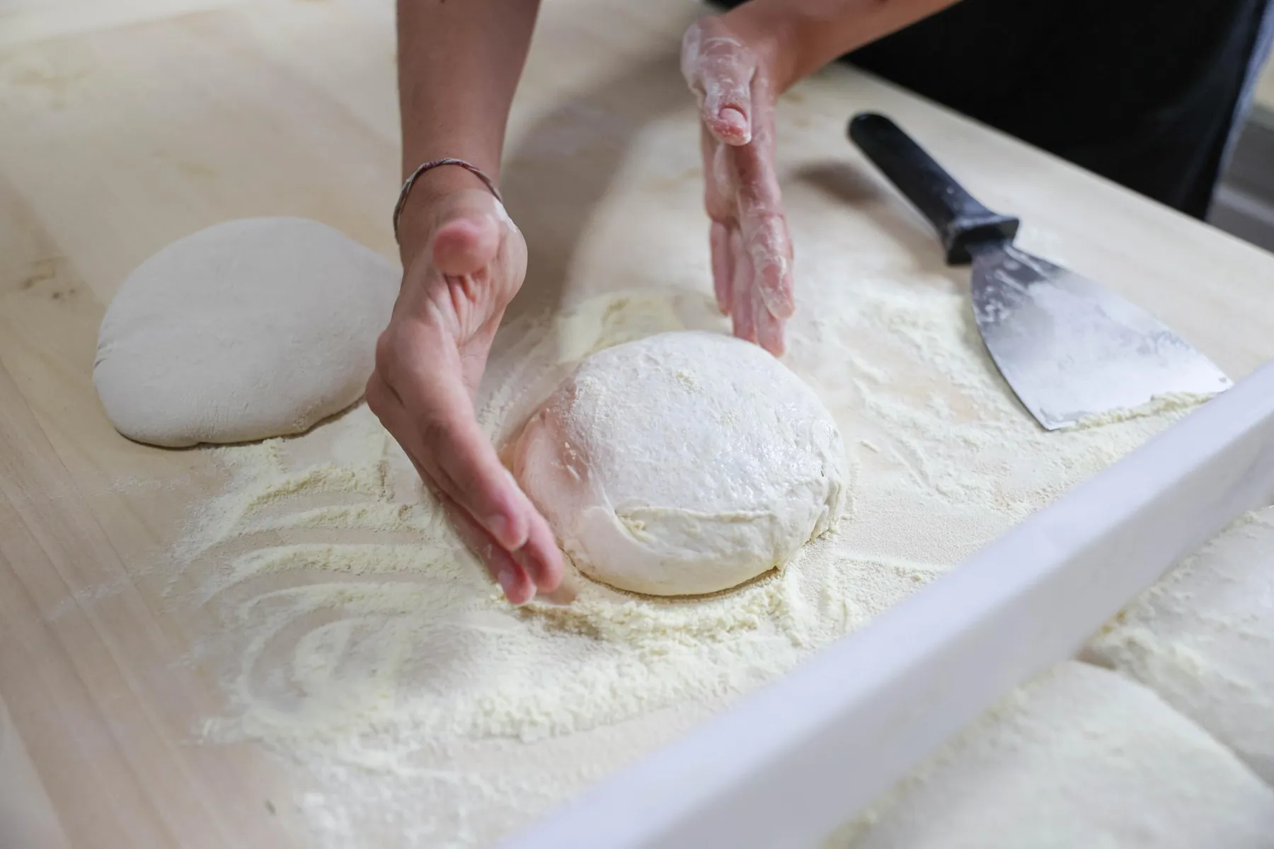 Réalisez votre pizza napolitaine avec Claudio et son équipe - Afbeelding nr. 2 - Wecandoo