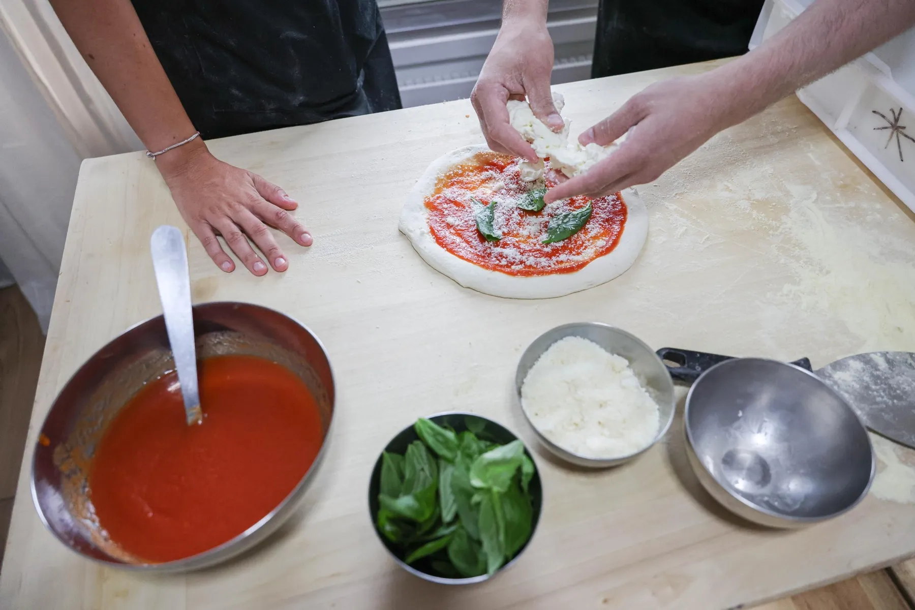 Réalisez votre pizza napolitaine avec Claudio et son équipe - Afbeelding nr. 1 - Wecandoo