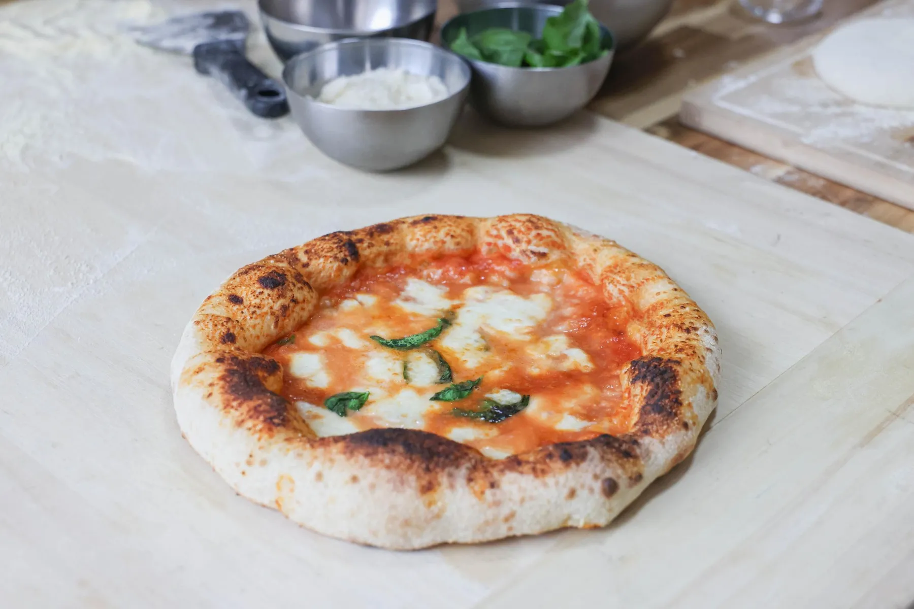 Réalisez votre pizza napolitaine avec Claudio et son équipe - Afbeelding nr. 4 - Wecandoo