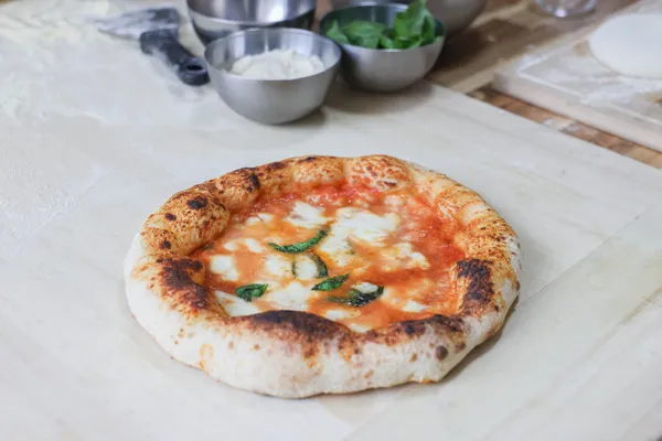 Réalisez votre pizza napolitaine avec Claudio et son équipe - Image n°4 - Wecandoo