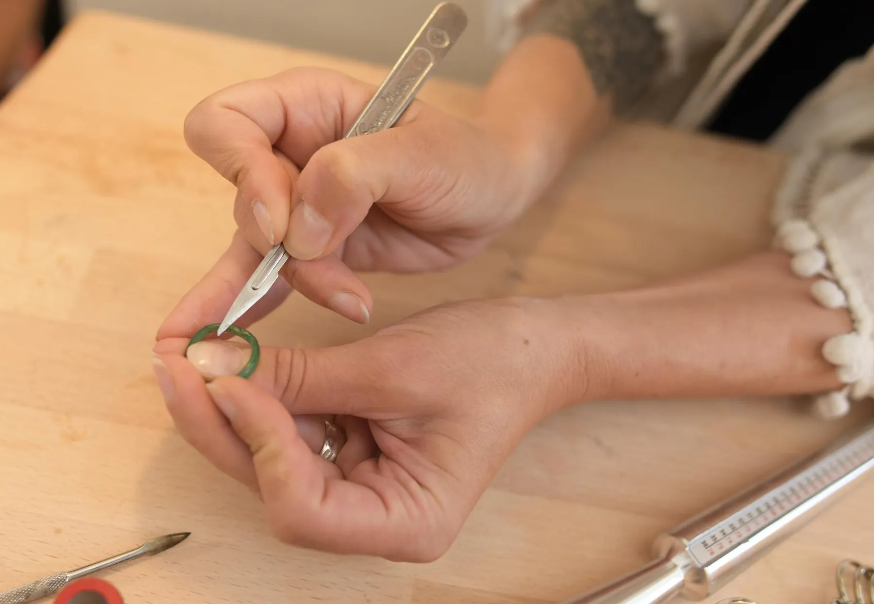 Fabriquez votre bague ou pendentif à la cire perdue avec Julie - Image n°2 - Wecandoo