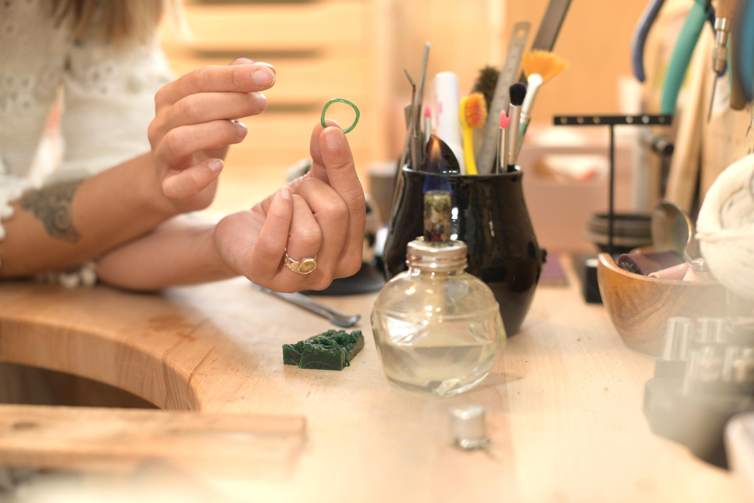 Fabriquez votre bague ou pendentif à la cire perdue avec Julie - Image n°7 - Wecandoo