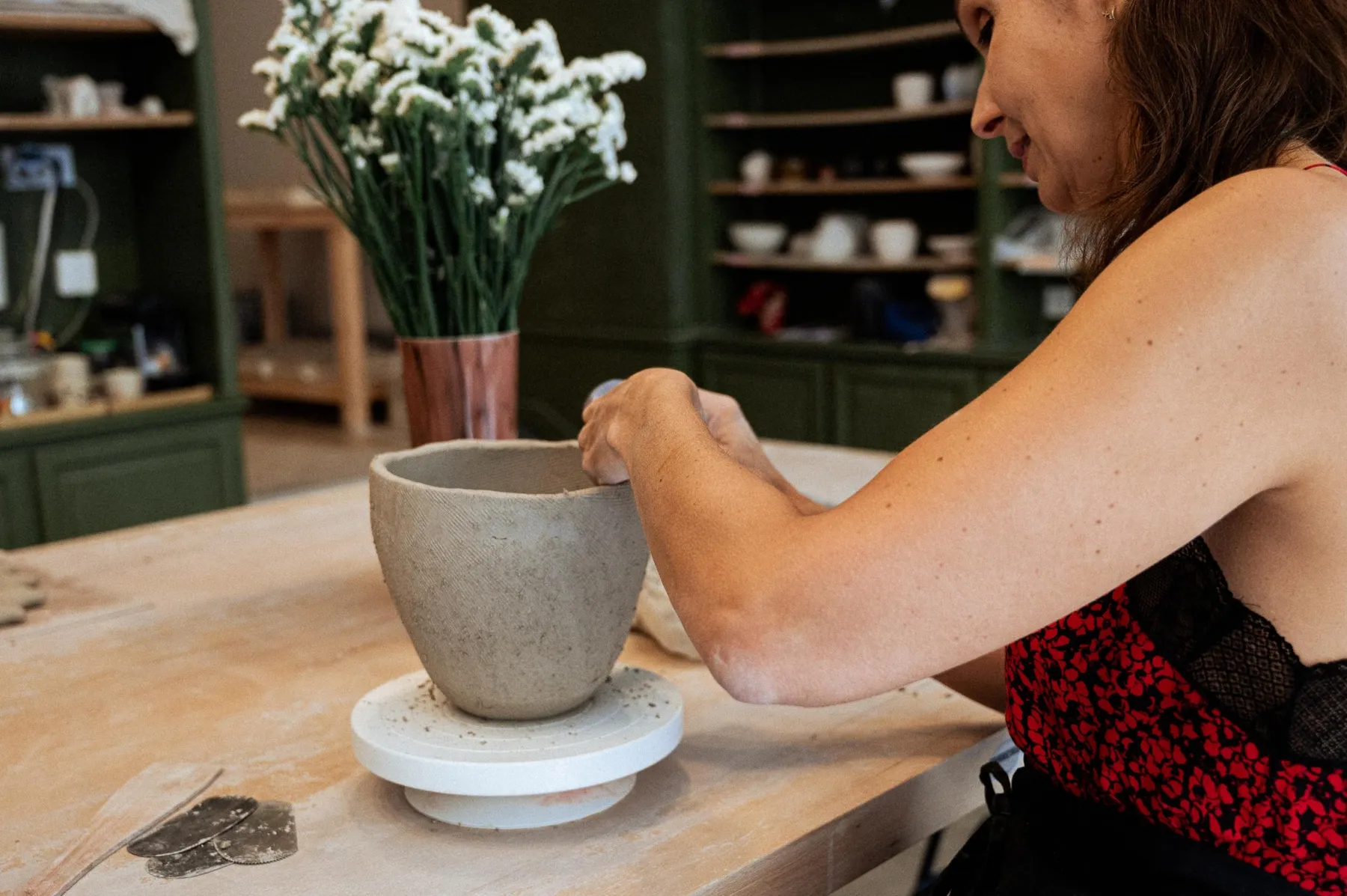 Façonnez votre pièce en céramique avec Jessica et son équipe - Image n°4 - Wecandoo